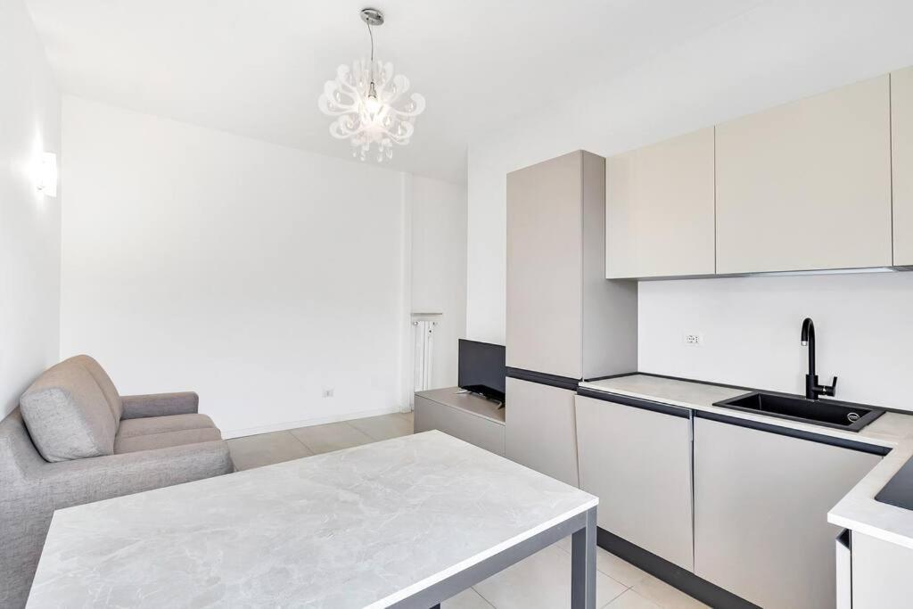 Alessia'S Flat - Caroli Apartment Milan Bagian luar foto