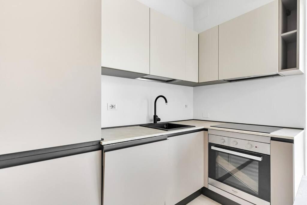 Alessia'S Flat - Caroli Apartment Milan Bagian luar foto