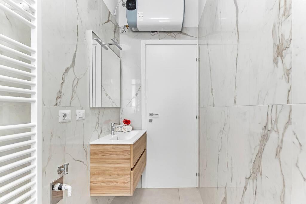 Alessia'S Flat - Caroli Apartment Milan Bagian luar foto